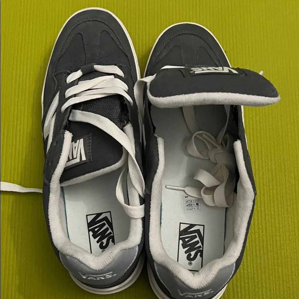 Vans Black and White Men's Sneakers - Picture 3 of 8